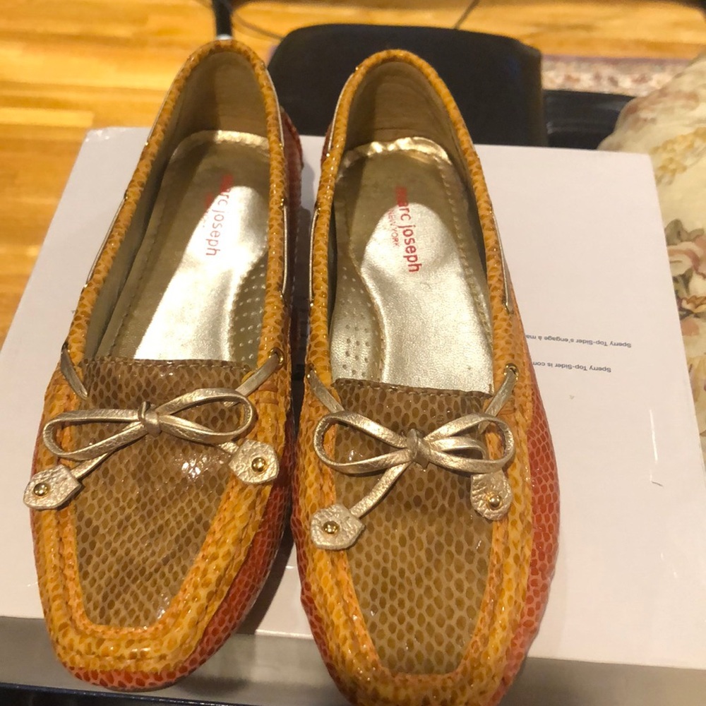 Multi color snakeskin like driving shoe